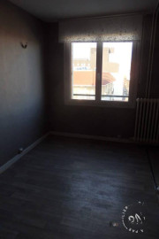 
                                                                                        Location
                                                                                         Beau 3P 49m² refait à neuf