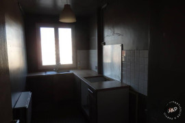 
                                                                                        Location
                                                                                         Beau 3P 49m² refait à neuf