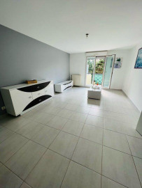 
                                                                                        Location
                                                                                         Beau 3P 65m² en duplex avec balcon