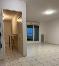 
                                                                                        Location
                                                                                         Beau 3P 68m² lumineux et récemment rénové