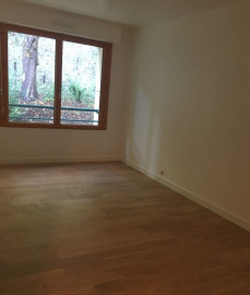
                                                                                        Location
                                                                                         Beau 3P 70m² entièrement refait à neuf avec balcon