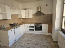 
                                                                                        Location
                                                                                         Beau 3P 72m² lumineux et spacieux en plein centre