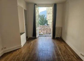 
                                                                                        Location
                                                                                         Beau 3P 72m² lumineux et spacieux en plein centre