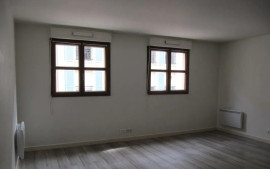 
                                                                                        Location
                                                                                         Beau 3P 75m² avec cave et parking Centre Ville