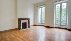 
                                                                        Location
                                                                         Beau 3P 80m² dans un immeuble ancien