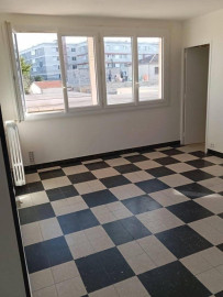 
                                                                                        Location
                                                                                         Beau 3P entièrement rénové de 57 m²