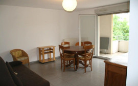 
                                                                                        Location
                                                                                         Beau 3P meublé 70m²  traversant et lumineux