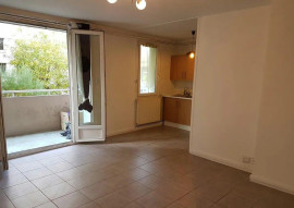
                                                                                        Location
                                                                                         Beau 4P 63m² au calme et sécurisé