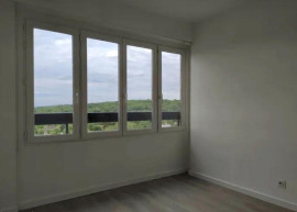 
                                                                                        Location
                                                                                         Beau 4P 83m² lumineux et agréable. excellent état