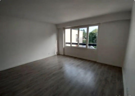 
                                                                                        Location
                                                                                         Beau 4P 83m² lumineux et agréable. excellent état