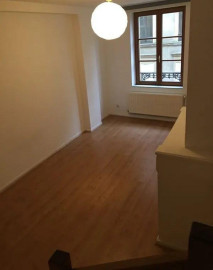 
                                                                                        Location
                                                                                         Beau 4P 95m² lumineux et entièrement rénové