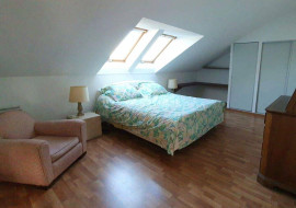 
                                                                                        Location
                                                                                         Beau 4P meublé 131m²  au calme