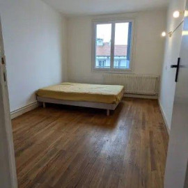 
                                                                                        Location
                                                                                         Beau 4P meublé 74m² refait à neuf