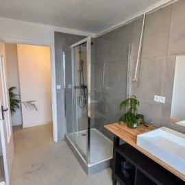 
                                                                                        Location
                                                                                         Beau 4P meublé 74m² refait à neuf