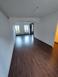 
                                                                                        Location
                                                                                         Beau duplex