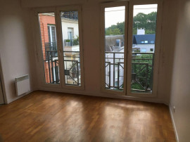 
                                                                                        Location
                                                                                         Beau F2 31m² cave+parking Saint-Maurice