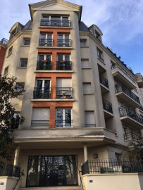
                                                                                        Location
                                                                                         Beau F2 31m² cave+parking Saint-Maurice