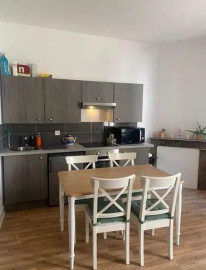 
                                                                                        Location
                                                                                         Beau F2 43m² dans une rue calme