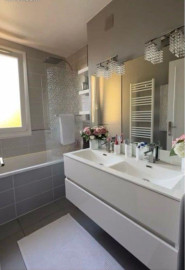 
                                                                                        Location
                                                                                         Beau  F2 48m² en excellent état