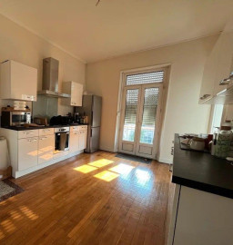 
                                                                                        Location
                                                                                         Beau F2 lumineux 64m² loué non meublé.