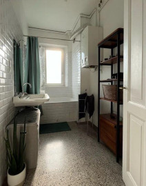 
                                                                                        Location
                                                                                         Beau F2 lumineux 64m² loué non meublé.