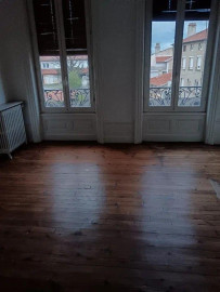 
                                                                                        Location
                                                                                         Beau F3 115 m² situé à côté de la gare Châteaureux