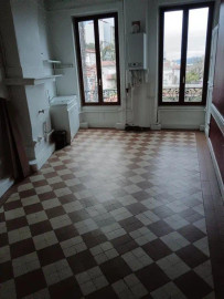 
                                                                                        Location
                                                                                         Beau F3 115 m² situé à côté de la gare Châteaureux