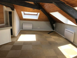 
                                                                                        Location
                                                                                         Beau F3 32m² Carrez sous combles Commanderie