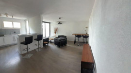 
                                                                                        Location
                                                                                         Beau F3 avec vue dégagée résidence arborée
