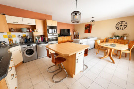 
                                                                                        Location
                                                                                         Beau F3 meublé avec grande terrasse plein sud