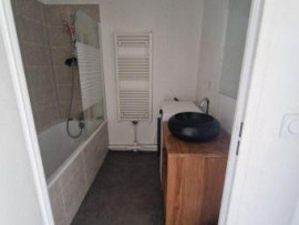 
                                                                                        Location
                                                                                         Beau F3 non meublé 61m²