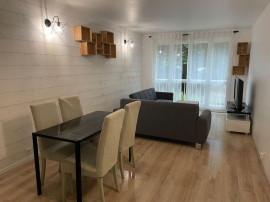 
                                                                                        Location
                                                                                         Beau F3 traversant meublé 62m²