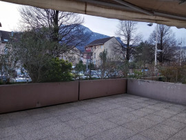 
                                                                                        Location
                                                                                         Beau logement très bon état