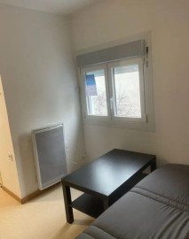 
                                                                                        Location
                                                                                         Beau studio 15m² très bien situé et refait à neuf