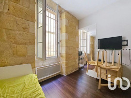 
                                                                                        Location
                                                                                         Beau studio 18m2 refait à neuf