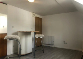 
                                                                                        Location
                                                                                         Beau studio 21m² meublé et rénové à neuf