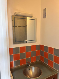 
                                                                                        Location
                                                                                         Beau studio 21m² refait à neuf