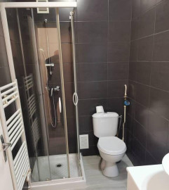 
                                                                                        Location
                                                                                         Beau studio 24 m² refait à neuf à Grenoble