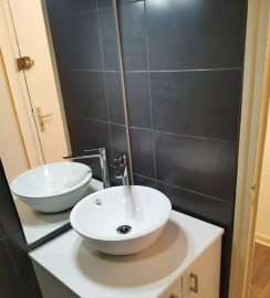 
                                                                                        Location
                                                                                         Beau studio 24 m² refait à neuf à Grenoble