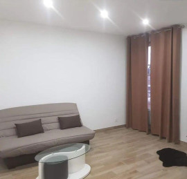 
                                                                                        Location
                                                                                         Beau studio 27m² meublé entièrement refait à neuf