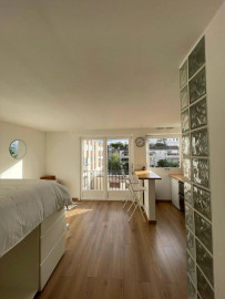 
                                                                                        Location
                                                                                         Beau studio 27m2 meublé refait à neuf