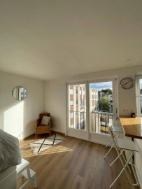 
                                                                                        Location
                                                                                         Beau studio 27m2 meublé refait à neuf