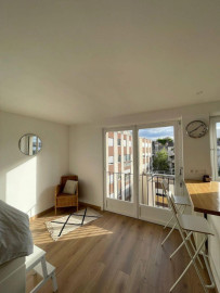 
                                                                                        Location
                                                                                         Beau studio 27m2 meublé refait à neuf