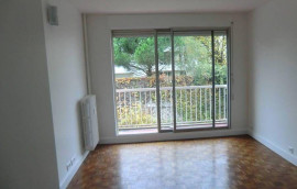 
                                                                                        Location
                                                                                         Beau studio 30m² avec balcon filant