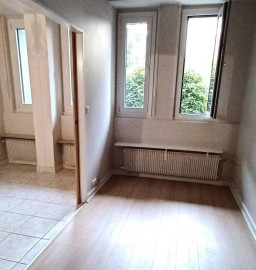 
                                                                                        Location
                                                                                         Beau studio 30m² rénové et partiellement équipé