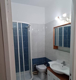 
                                                                                        Location
                                                                                         Beau studio 30m² rénové et partiellement équipé