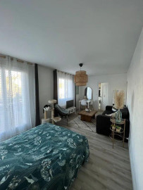 
                                                                                        Location
                                                                                         Beau studio 32m² proche Place RABELAIS