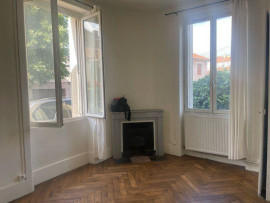 
                                                                                        Location
                                                                                         Beau studio 37m²