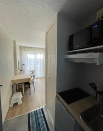 
                                                                                        Location
                                                                                         Beau studio entièrement meublé 15m² avec jardinet