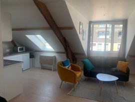 
                                                                                        Location
                                                                                         Beau studio entièrement meublé 22m² refait à neuf
